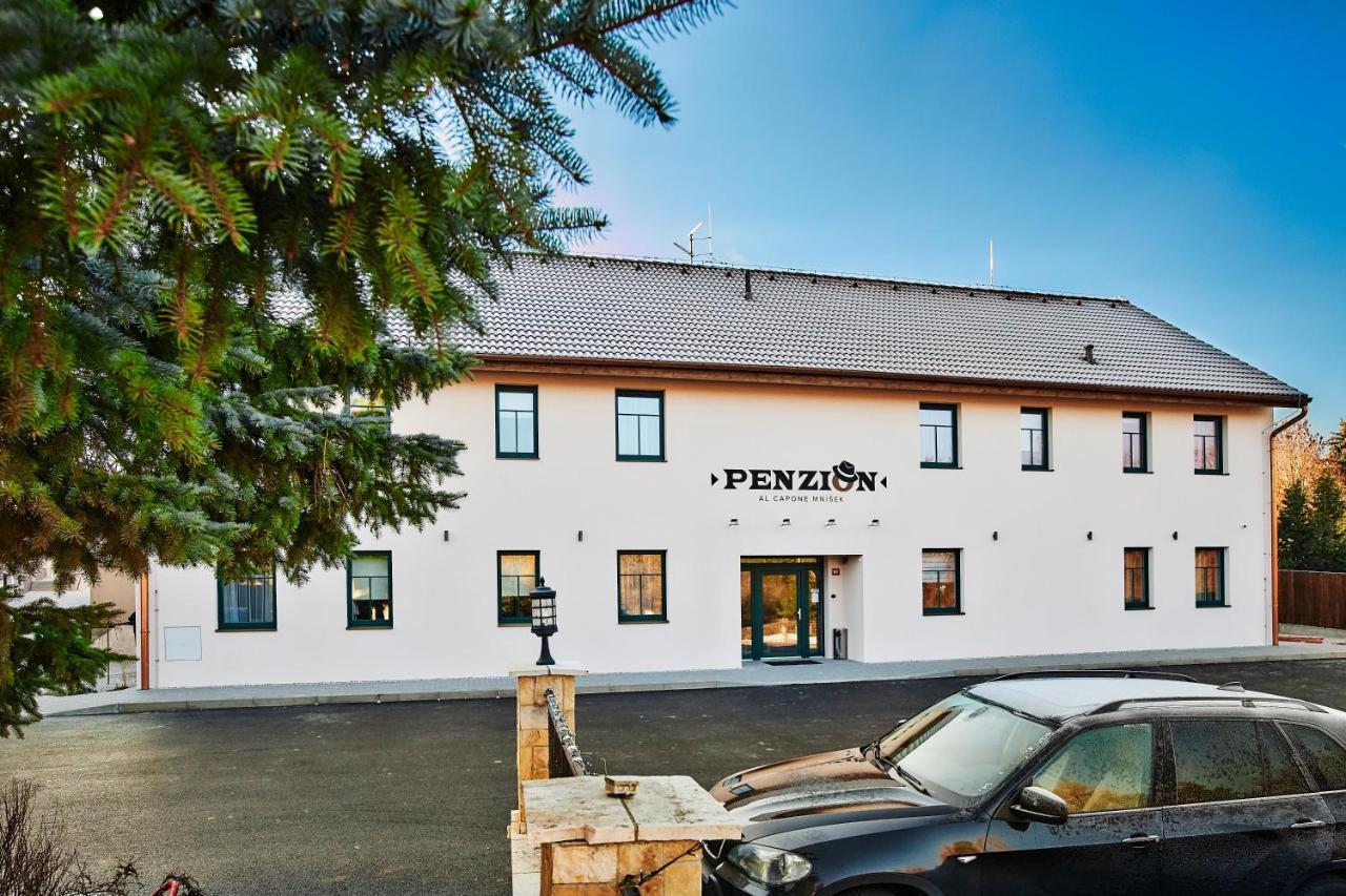 Penzion Al Capone Mnisek Mníšek pod Brdy Exteriör bild
